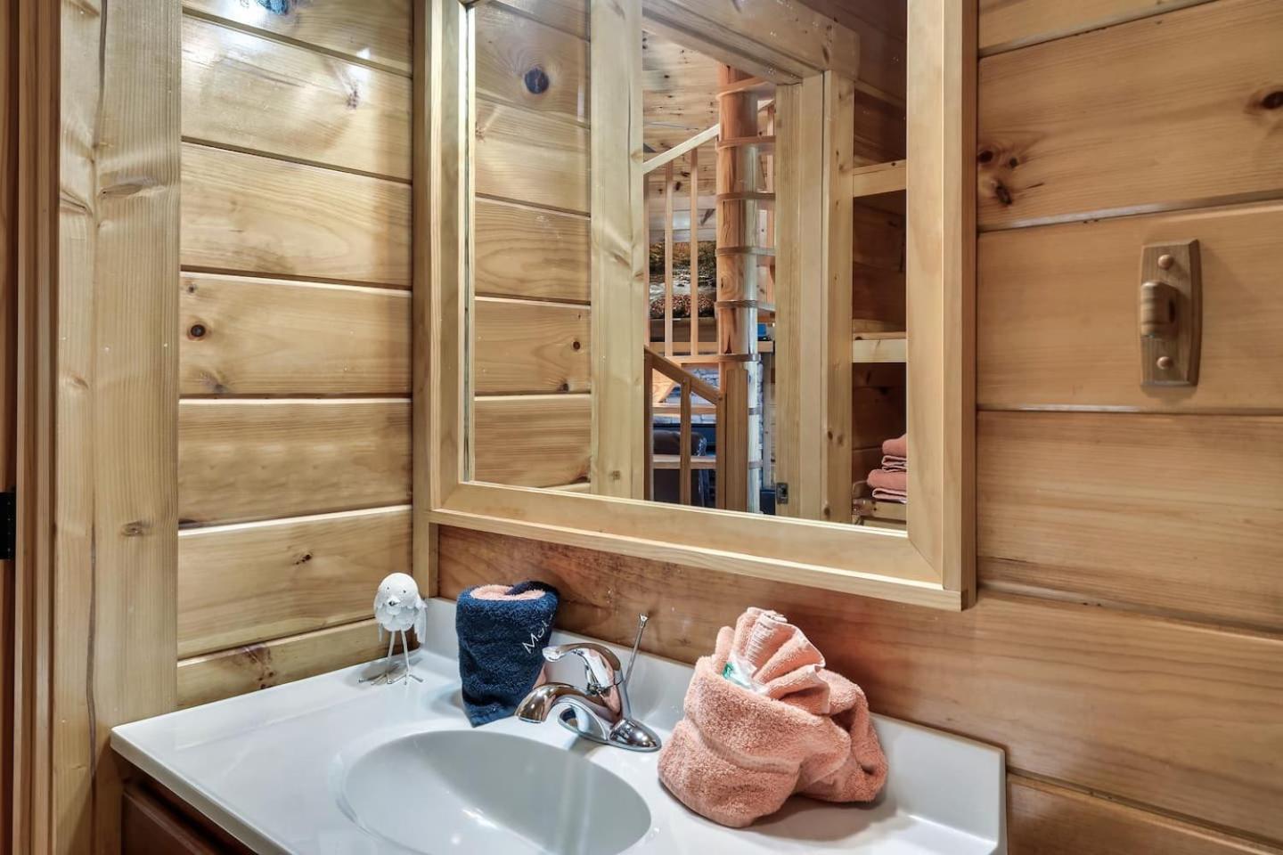 Mountain View Family Cabin W Game Room & Pool Sevierville Exterior photo